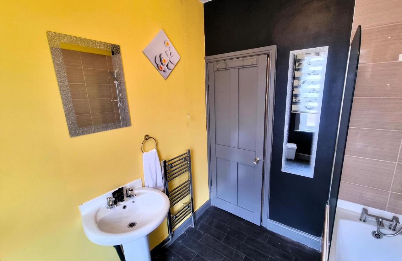 *1Es* For Your Most Relaxed & Cosy Stay + Free Parking + Free Fast Wifi * Leeds  Esterno foto